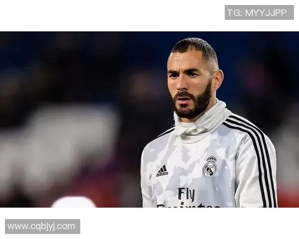 本泽马在足球历史中的地位与影响力分析及其未来发展趋势探讨 本泽马在足球历史中的地位与影响力分析及其未来发展趋势探讨